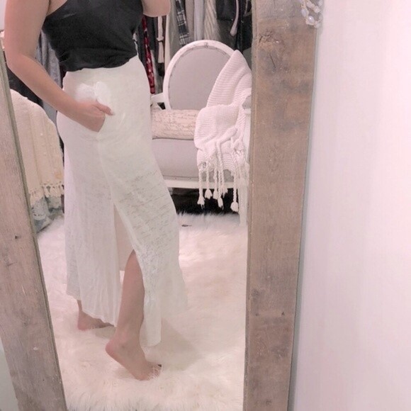 Heather size petite white burnout maxi skirt - Picture 3 of 4